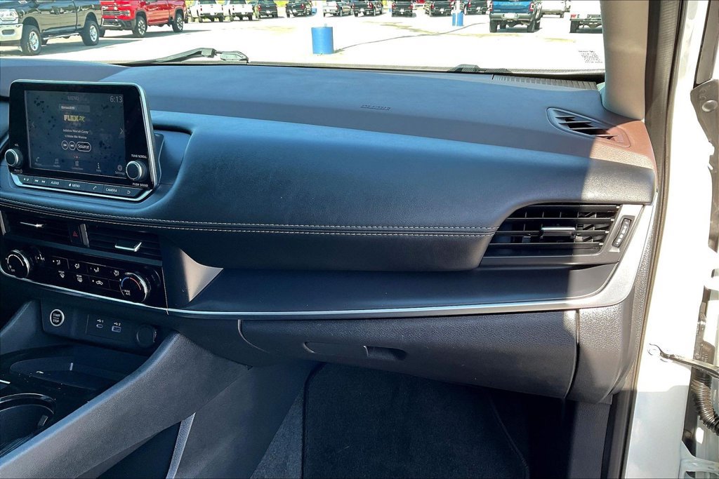 Used 2023 Nissan Rogue S AWD/4WD image 16