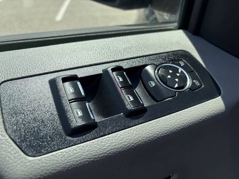 Used 2015 Ford F150 XLT w/ Equipment Group 302A Luxury AWD/4WD image 21