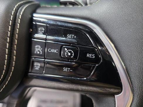 Used 2022 Jeep Grand Cherokee Overland AWD/4WD image 16