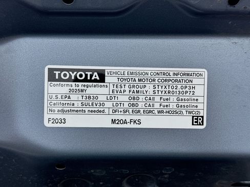 Used 2025 Toyota Corolla Cross XLE w/ Convenience Package FWD image 21