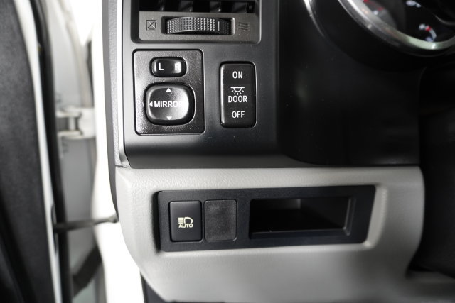 Used 2019 Toyota Sequoia SR5 AWD/4WD image 26