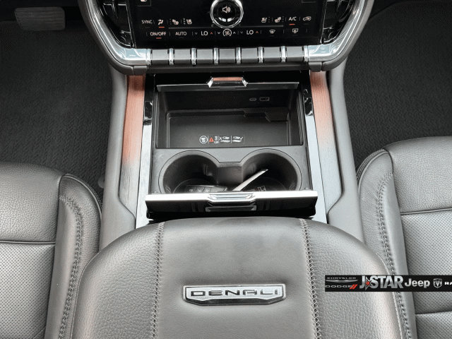 Used 2025 GMC Yukon XL Denali AWD/4WD image 16