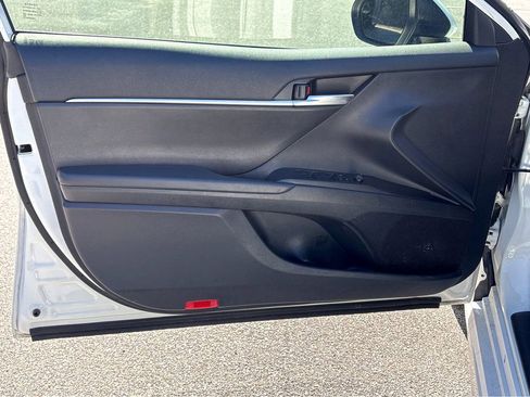 Used 2023 Toyota Camry SE FWD image 19