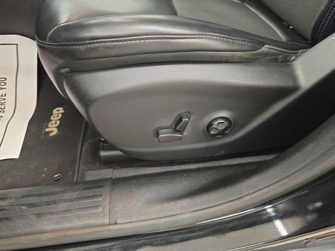 Used 2019 Jeep Cherokee Latitude Plus FWD image 34