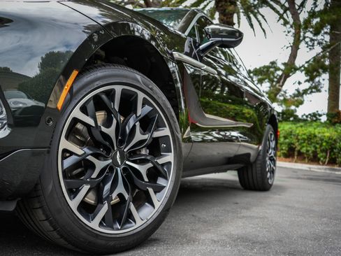Used 2022 Aston Martin DBX AWD/4WD image 35