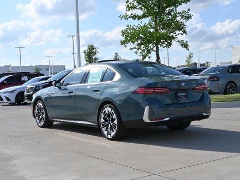 New 2026 BMW 530i w/ Convenience Package RWD image 5