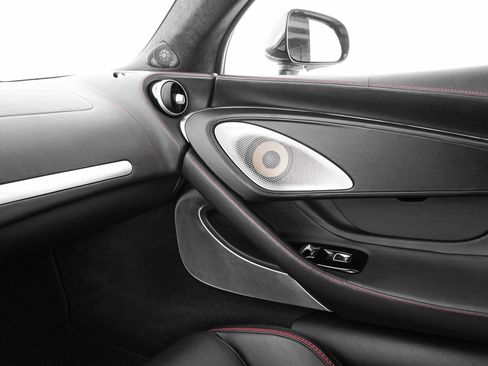 Used 2023 McLaren GT RWD image 11