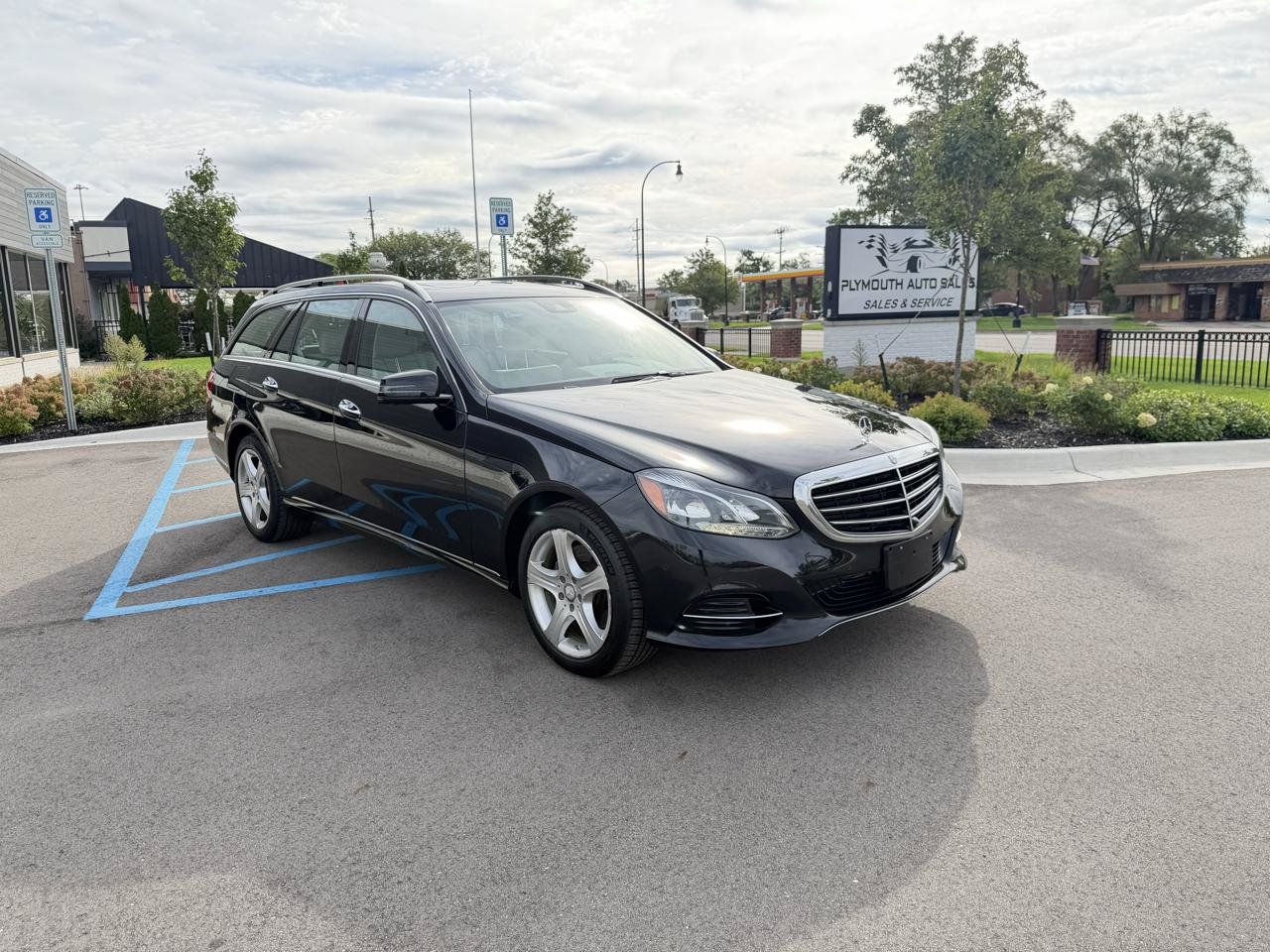 Used 2015 Mercedes-Benz E 350 4MATIC Wagon image 3