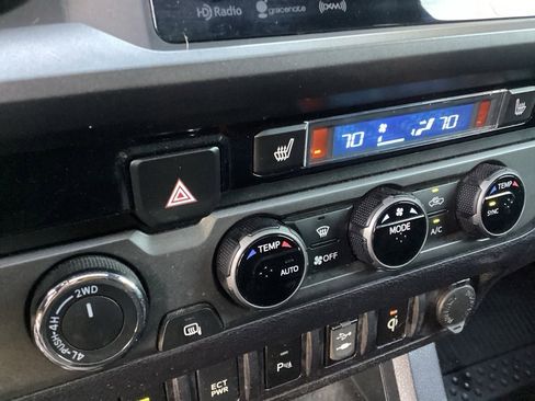 Used 2017 Toyota Tacoma TRD Off-Road image 16