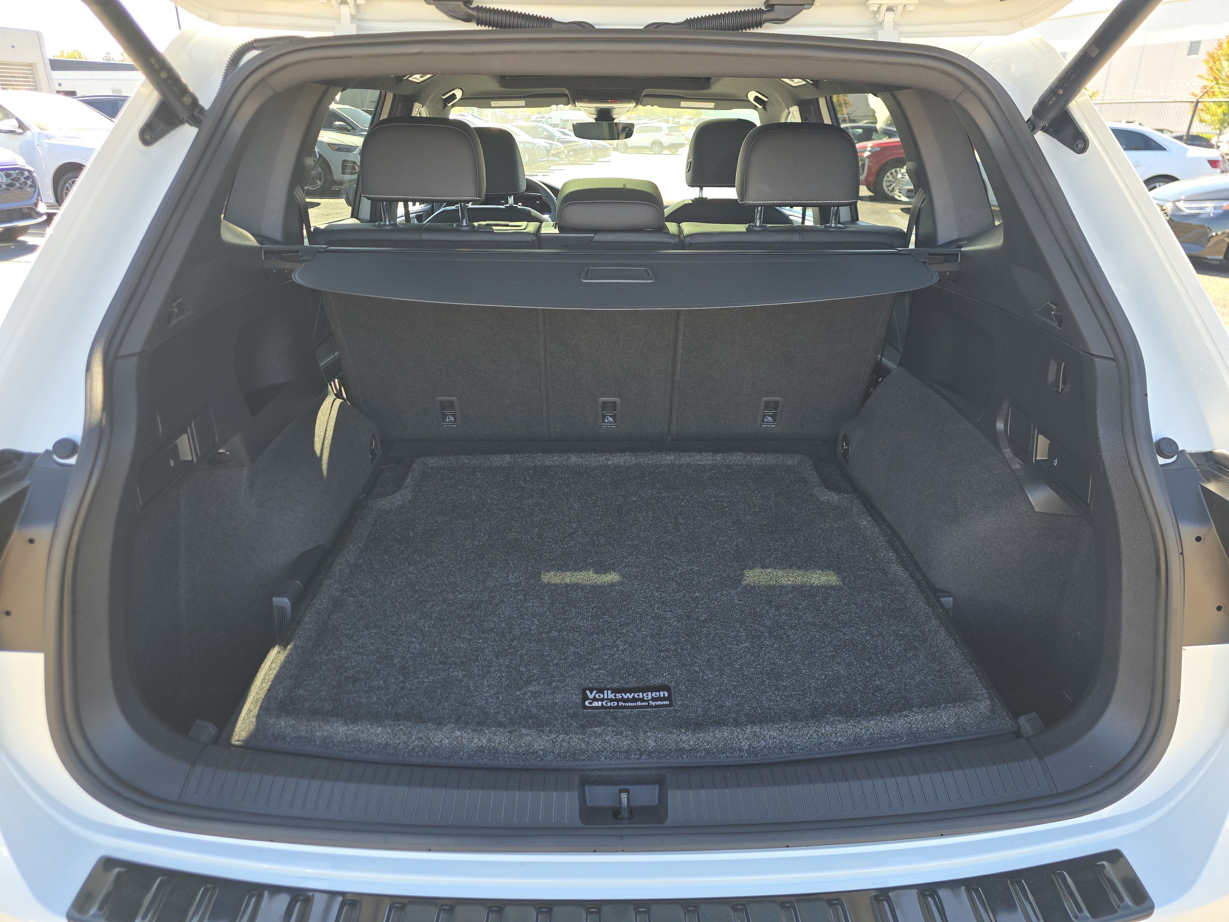 Certified 2022 Volkswagen Tiguan SE R-Line AWD/4WD image 17