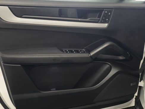Used 2024 Porsche Cayenne image 35