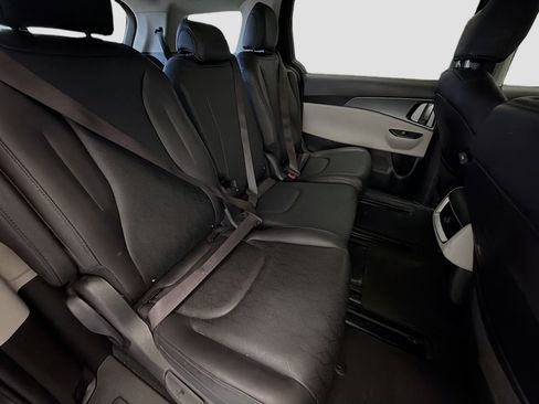Used 2024 Kia Carnival LX FWD image 14