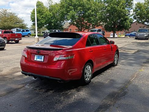 Used 2010 Toyota Camry LE FWD image 3