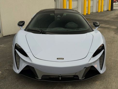 Used 2025 McLaren Artura Spider image 3