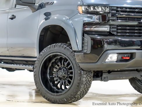 Used 2021 Chevrolet Silverado 1500 LT Trail Boss w/ Convenience Package II AWD/4WD image 3