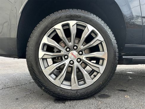 Used 2021 GMC Yukon XL Denali w/ Denali Premium Package image 18