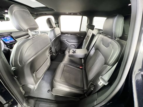 Used 2023 Jeep Grand Cherokee Altitude image 24