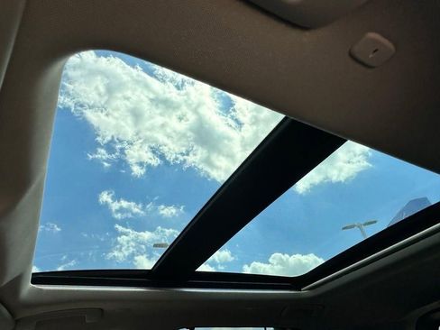 Used 2023 Nissan Rogue SL w/ SL Premium Package image 11