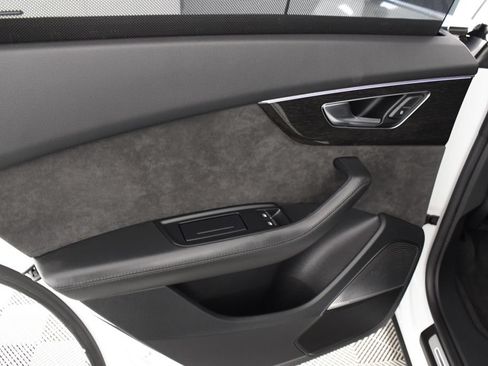 Used 2019 Audi Q8 Prestige w/ Luxury Package AWD/4WD image 26