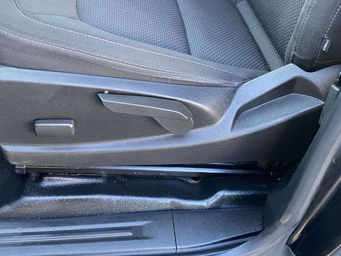 Used 2021 Chevrolet Colorado LT w/ Fleet Safety Package image 12