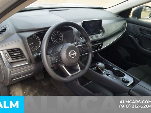 Used 2024 Nissan Rogue S image 5