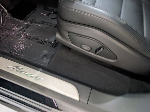 Used 2025 Porsche Macan Electric image 28