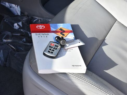 Used 2016 Toyota Sienna XLE image 37