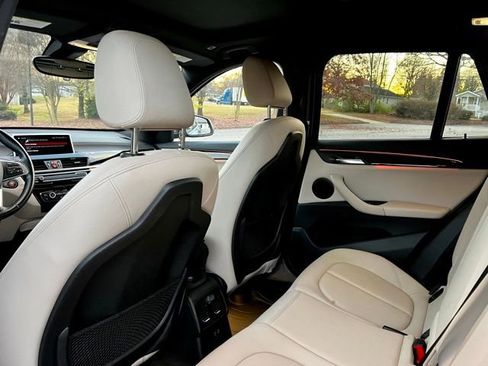 Used 2021 BMW X1 sDrive28i w/ Premium Package image 17