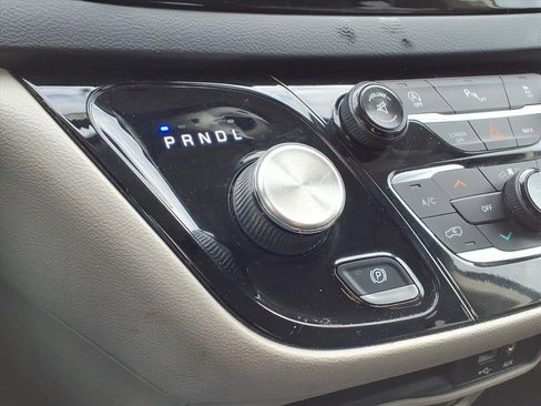 Used 2017 Chrysler Pacifica Touring-L Plus w/ Tire & Wheel Group image 20