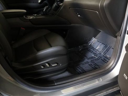 Used 2023 Cadillac XT6 Premium Luxury w/ LPO, Floor Liner Package AWD/4WD image 38