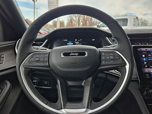 New 2025 Jeep Grand Cherokee L Limited w/ Luxury Tech Group II image 38