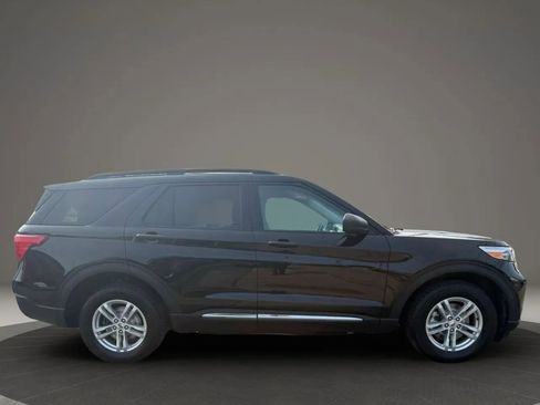 Used 2021 Ford Explorer XLT AWD/4WD image 4