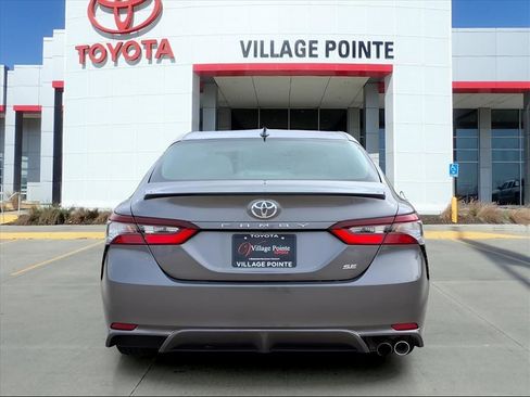 Used 2023 Toyota Camry SE image 4