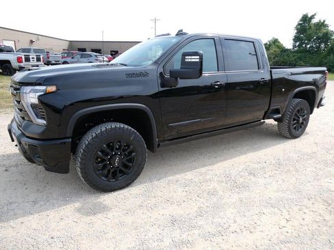 New 2026 Chevrolet Silverado 2500 High Country w/ High Country Premium Package AWD/4WD image 9