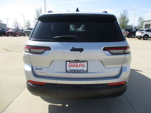 Used 2024 Jeep Grand Cherokee L Laredo AWD/4WD image 5