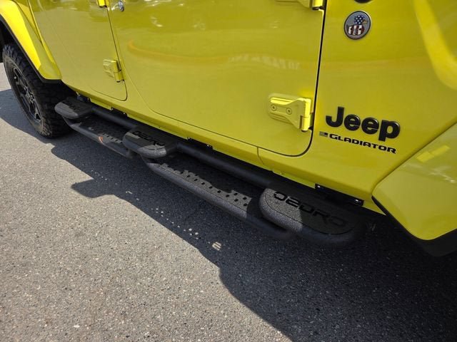 Used 2024 Jeep Gladiator Sport AWD/4WD image 19
