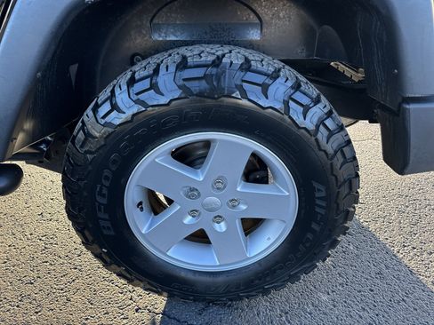 Used 2018 Jeep Wrangler Unlimited Sport S image 11