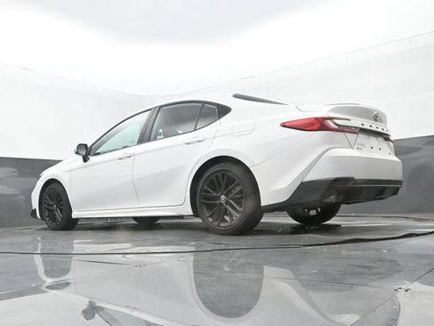 Used 2025 Toyota Camry SE FWD image 10