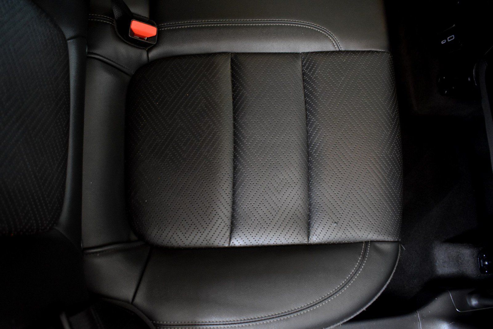Used 2021 Buick Encore GX Essence w/ Experience Buick Package FWD image 34
