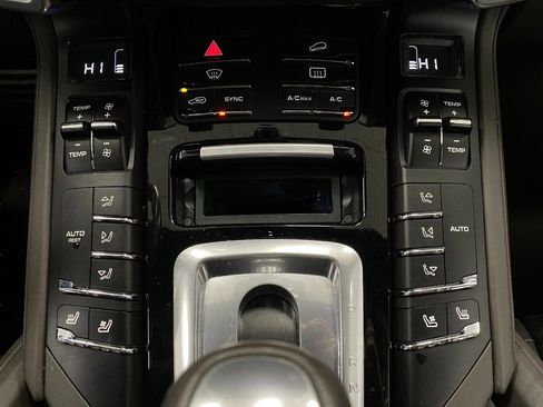 Used 2018 Porsche Cayenne S image 26