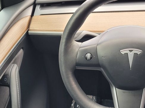 Used 2024 Tesla Model Y Long Range RWD image 13