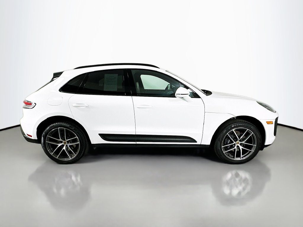 Certified 2025 Porsche Macan AWD/4WD image 8