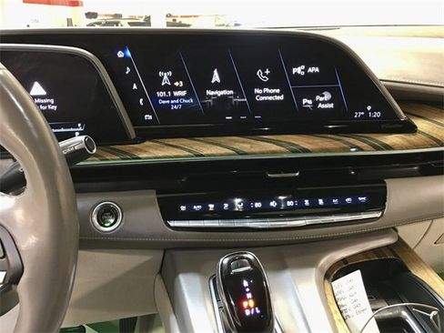 Used 2022 Cadillac Escalade ESV Sport Platinum w/ Heavy-Duty Trailer Package image 4