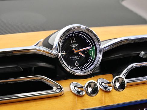 Used 2021 Bentley Bentayga Hybrid -Mulliner Driving Speci image 27