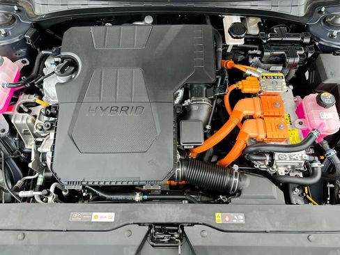 Used 2025 Hyundai Elantra SEL FWD image 12