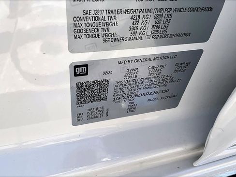 Used 2024 Chevrolet Silverado 1500 High Country w/ Technology Package AWD/4WD image 35