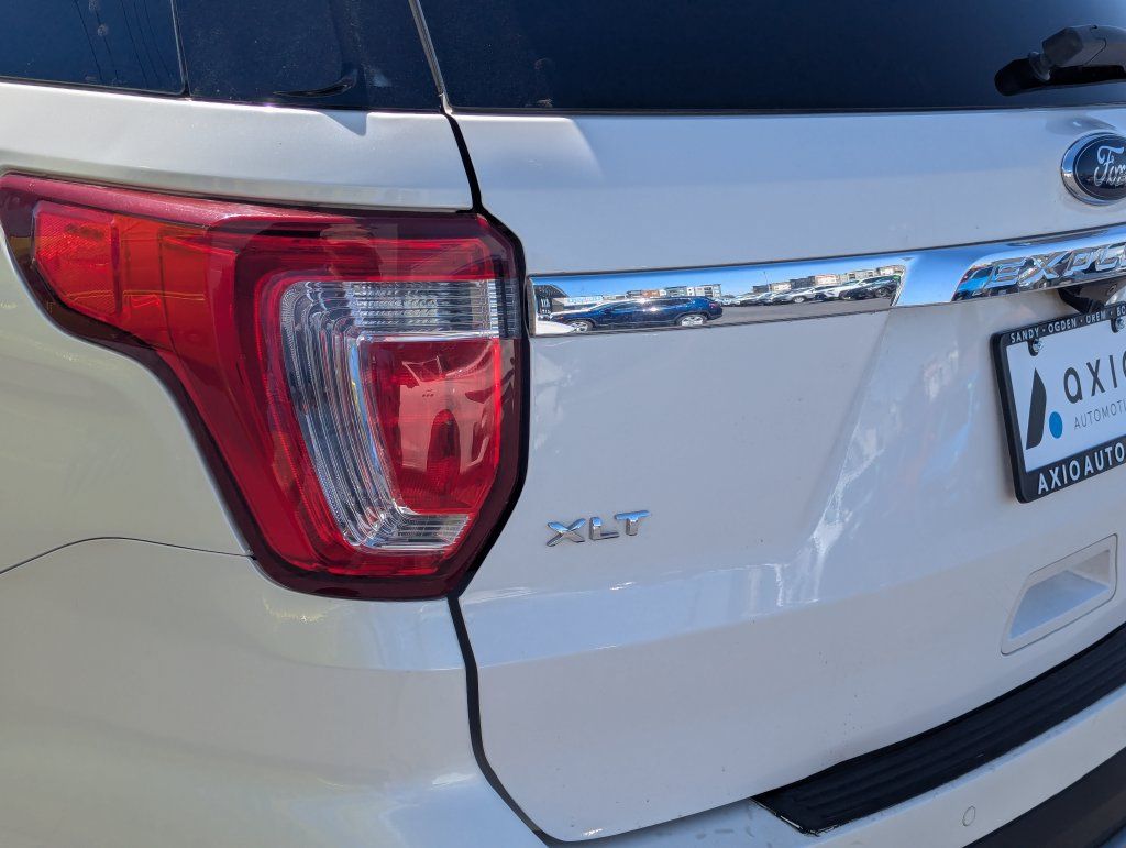 Used 2017 Ford Explorer XLT w/ Equipment Group 202A FWD image 5