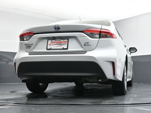 Used 2025 Toyota Corolla LE image 45