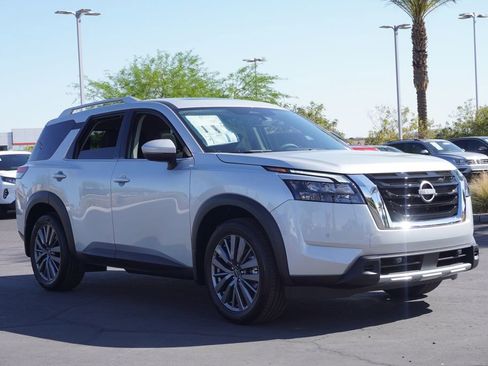 Certified 2025 Nissan Pathfinder SL w/ SL Premium Package FWD image 4