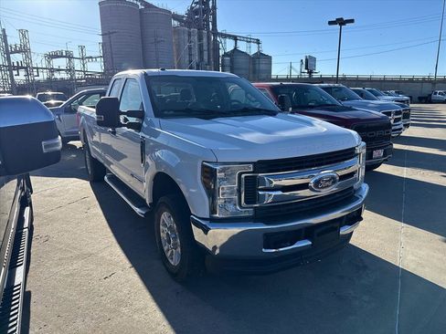 Used 2018 Ford F250 XLT image 2